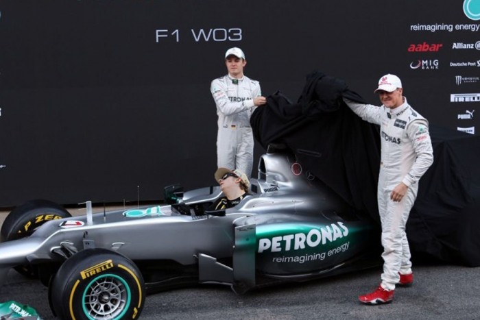 F1: Az alvó Räikkönen legendája 2 A hétvégi Alonso-Webber taxi beindította a fotómanipuláló rajongók fantáziáját. Ezt kihasználva most visszatekintünk, milyen kitűnő alapanyagot adott még a sport az elmúlt években.