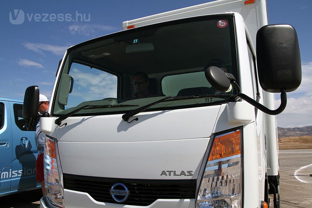 Tömpe orr, temérdek tükör könnyíti a városi közlekedést