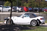 Már gurul a közös Mazda-Alfa roadster 11