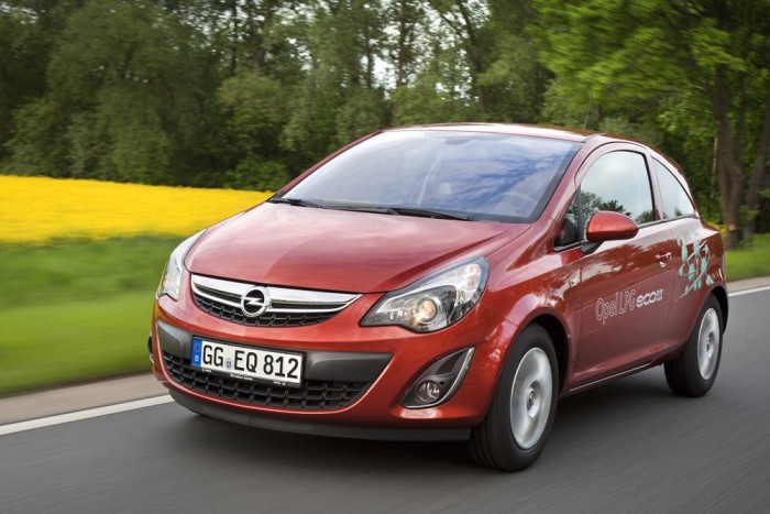 Top 10: Melyik kiskocsi nem viszi a pénzt? 2 10. Opel Corsa 1,2 LPG ecoFlex, 420 euró (126 000 Ft). Az autógázszett felára itthon 420 000 forint a Corsához, de a kúton a gáz literenként 280 Ft körüli árával az első tankolástól kárpótol a felárért