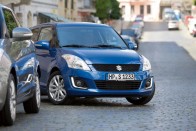 5. Suzuki Swift 1,2, 407 euró (122 100 Ft). Mérsékelt ára, szerény karbantartási díjai valamint az értéktartás behozta a Swiftet az ötödik helyre a kiskategóriában. 94 lóerős motorja a legerősebb a tíz kiskocsi közül. "Saját pénzből többet költeni kisautóra tulajdonképpen luxus" - írta róla hatos összehasonlító tesztünkben Rácz Tamás