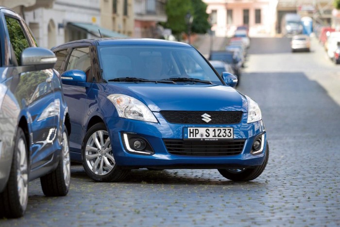 Top 10: Melyik kiskocsi nem viszi a pénzt? 7 5. Suzuki Swift 1,2, 407 euró (122 100 Ft). Mérsékelt ára, szerény karbantartási díjai valamint az értéktartás behozta a Swiftet az ötödik helyre a kiskategóriában. 94 lóerős motorja a legerősebb a tíz kiskocsi közül. "Saját pénzből többet költeni kisautóra tulajdonképpen luxus" - írta róla hatos összehasonlító tesztünkben Rácz Tamás