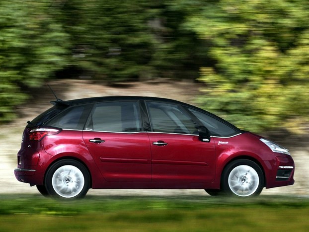 Hogyan használjuk a körforgalmat? 2 A C4 Picasso kényelme és praktikuma miatt minden családi autóra vadászó vásárlónak megfontolandó vétel.