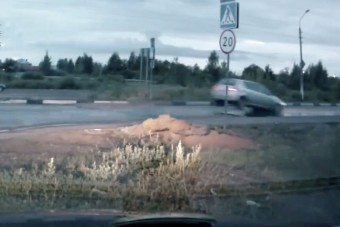 Alattomos fekvőrendőr