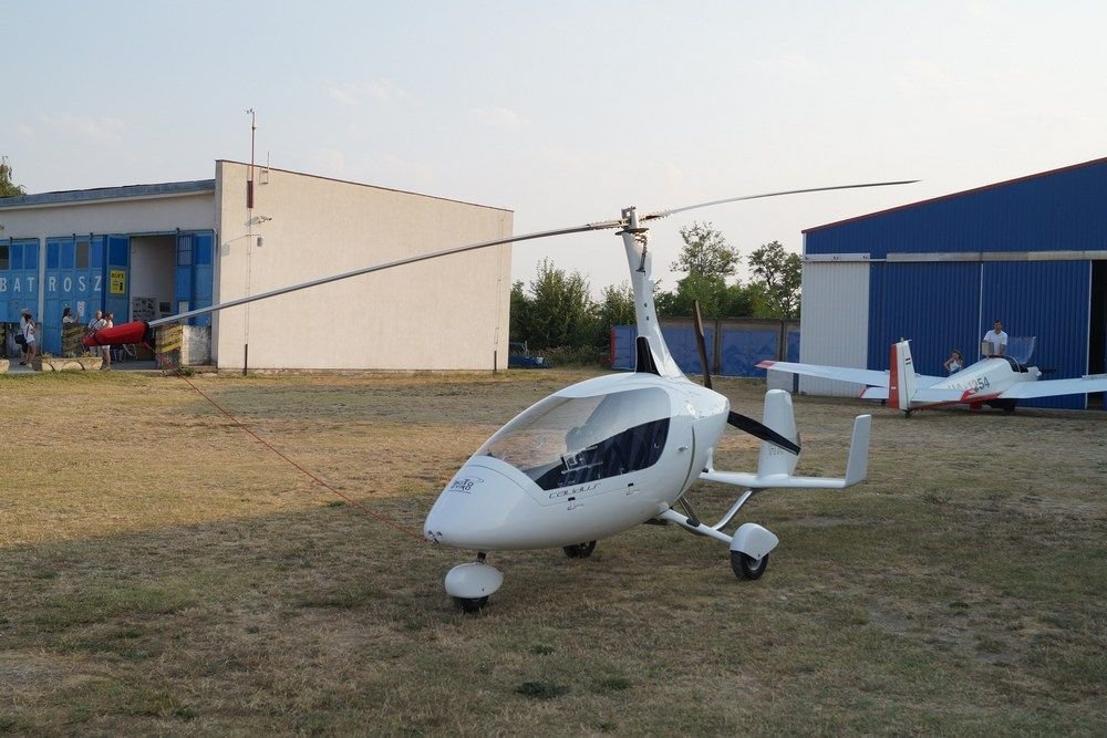 Fogalmilag ultrakönnyű repülőgép (UL)  az Autogyro Calidus