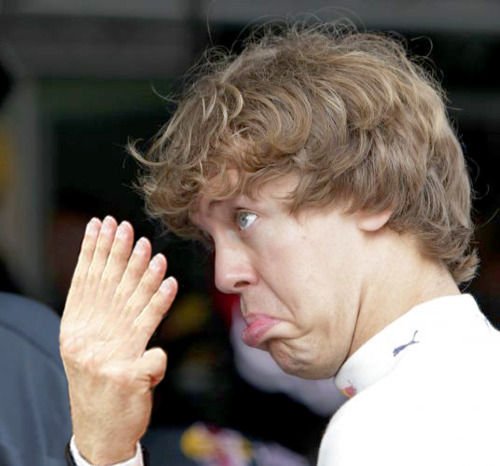 F1 humor – Vettel irritáló ujja 11