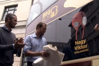 Buszokat neveztek el a világbajnok magyar pólósokról