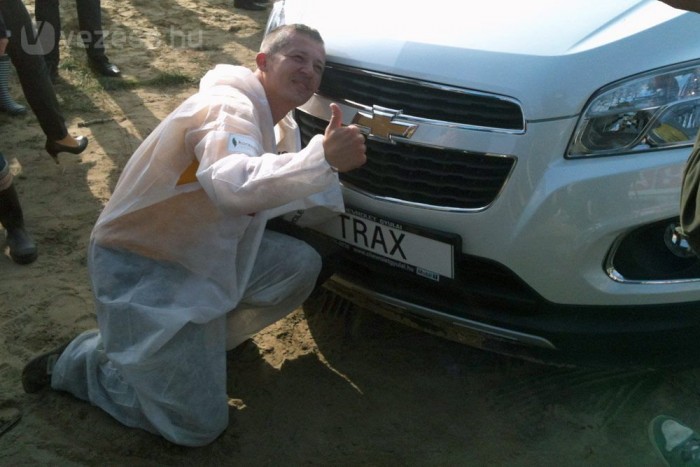 Autót találtak a föld alatt 8