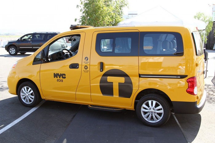 Kötelező Nissan-nal taxizni? 6 | Vezess A következő 10 évben Nissan taxik dolgoznak majd New York szerte. De nem az amerikai nagyváros az egyetlen, amely a Nissan mellett döntött, London és Barcelona is követi a példát.