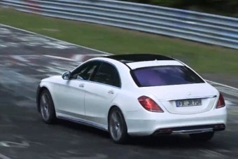 Versenytempóra készül a Mercedes izom-limuzinja