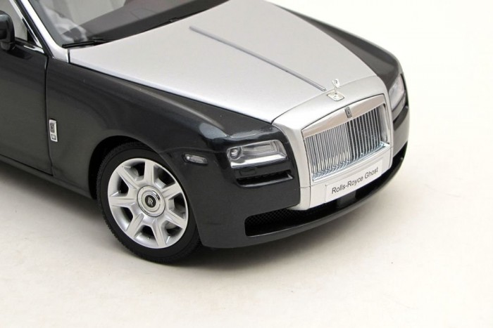 Elképesztően aprólékos kidolgozásúak a fényszórók, jól illeszkednek az apró műanyag elemek is