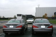 Emberjogi vétségek miatt vizsgálják a Mercedest 56