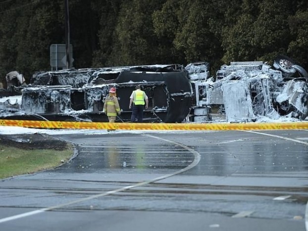 Pokoli tűzvész: felborult egy tartálykocsi 7 | Vezess Pokoli tűzvész: felborult egy tartálykocsi 7