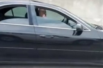 Fegyvert rántott az ámokfutó autós