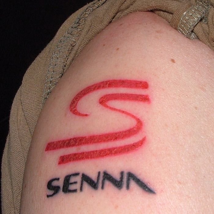 Egy korrekt Senna logó, ez még szódával elmegy