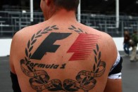 Csak semmi cicó, tudja meg mindenki, hogy én F1 rajongó vagyok!