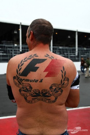 F1: Őrült rajongók, őrült tetoválások 13 | Vezess Csak semmi cicó, tudja meg mindenki, hogy én F1 rajongó vagyok!
