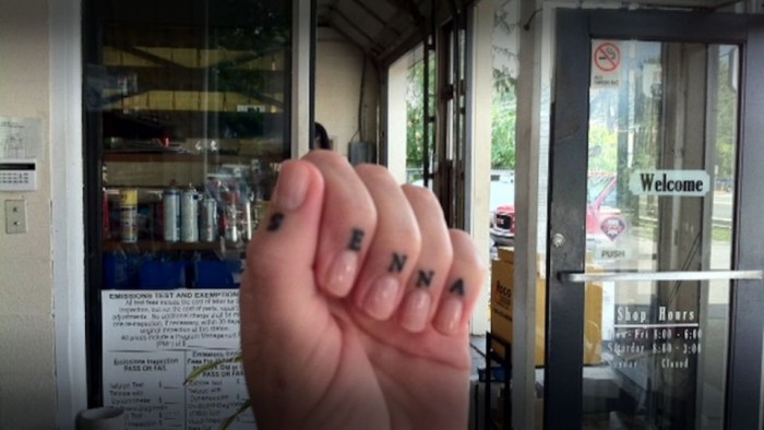 F1: Őrült rajongók, őrült tetoválások 17 | Vezess Hát az biztos, hogy jobb mint a BŰN AZ ÉLET felirat