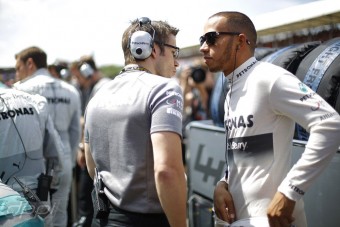 Hamilton: Le kell vágni a tökeimet!