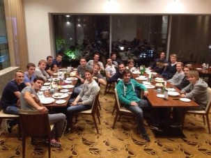 Húsz F1-sztár egy asztalnál