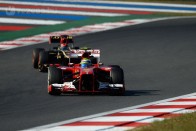 F1: Hamilton az élen, Räikkönen a falban 49