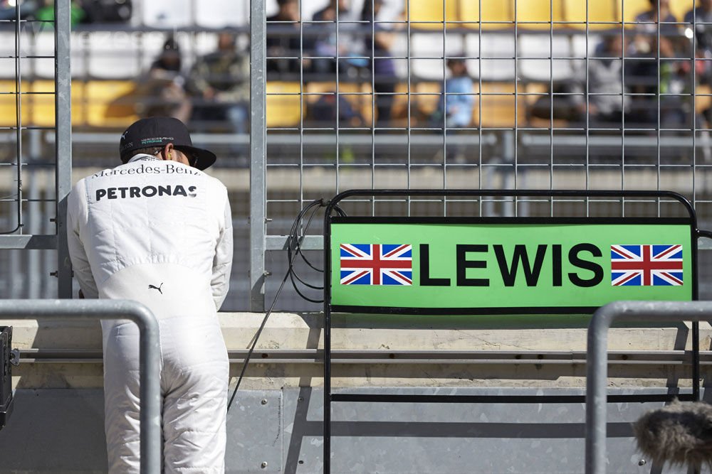 F1: Hamilton először élvezte a pénteket 34