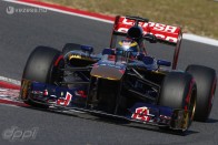F1: Hamilton az élen, Räikkönen a falban 63