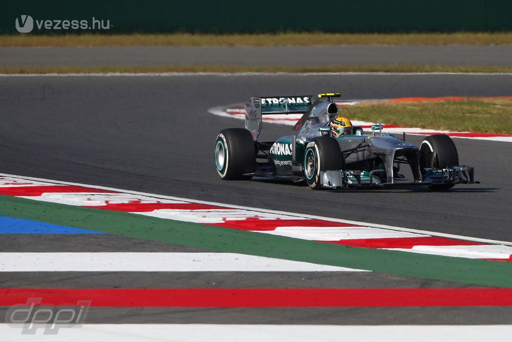 F1: Hamilton először élvezte a pénteket 22