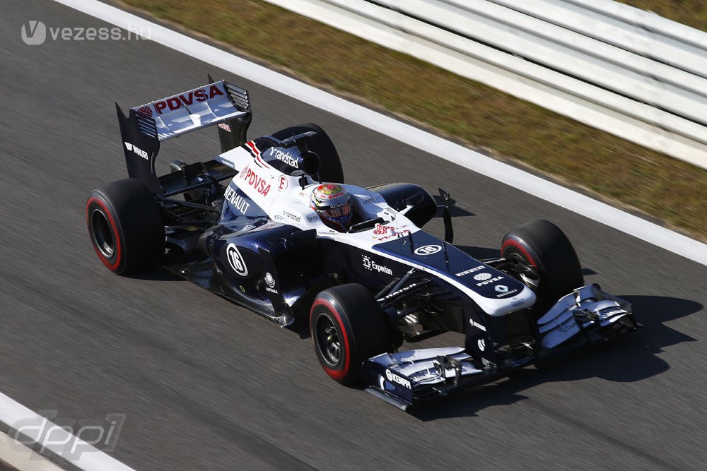 F1: Hamilton az élen, Räikkönen a falban 31