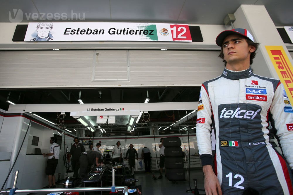 F1: Hamilton az élen, Räikkönen a falban 10