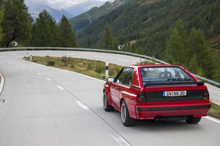 Audi, amely verte a Ferrarikat 3 200-at kellett gyártani a B-csoport előírásai szerint a raliautók alapját adó típusból. Az ománi szultán megérezte, hogy egy kivételes autó és rendelt belőle 14-et. Ebből a pénzből 84 darab dízel 5-ös BMW-t vehetett volna