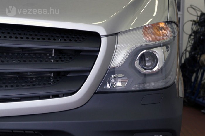 Nagykorú lett: Mercedes Sprinter 6 | Vezess Új formát kaptak a lámpatestek