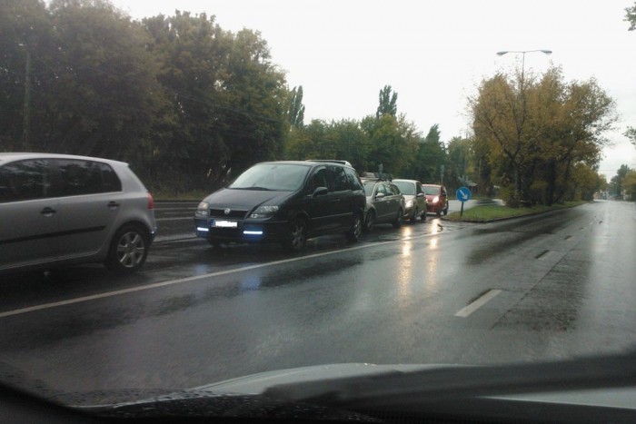 Lefestenénk egy elkopott zebrát! Lehet? 7 | Vezess Hasznos lenne meghosszabbítani a besoroló sávot