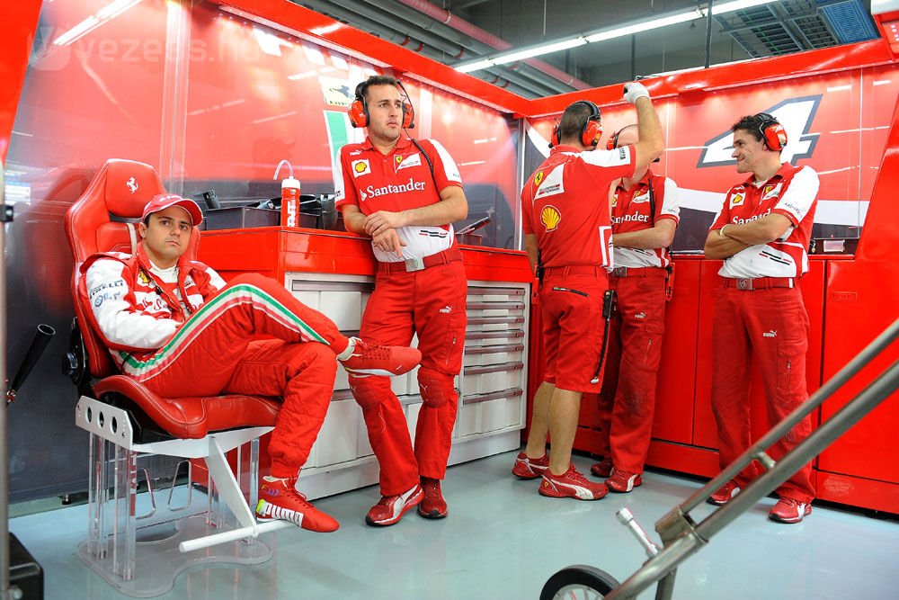 F1: Räikkönen kifogyott a gumikból 23