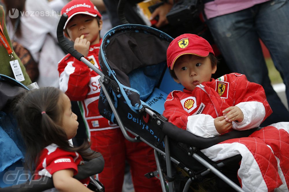 F1: Räikkönen kifogyott a gumikból 7