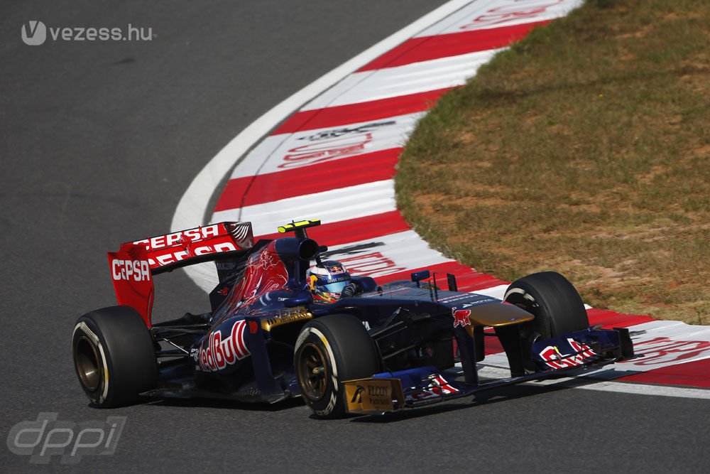 F1: Räikkönen kifogyott a gumikból 13