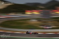 F1: Button Räikkönent okolja a kiesés miatt 37