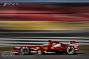 F1: Alonso a hármas kanyarban fog támadni