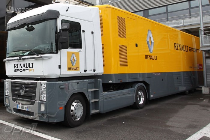 F1: Ciki, a Renault beérte a Ferrarit