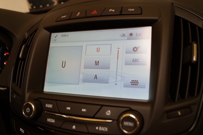 U, azaz You, azaz Te, mondta angolul a rajzomra az Opel