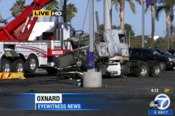 Kigyulladt egy WC-papírt szállító kamion