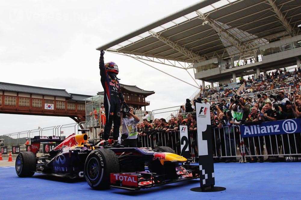 F1: Vettelnek mázlija volt a biztonsági autóval 27