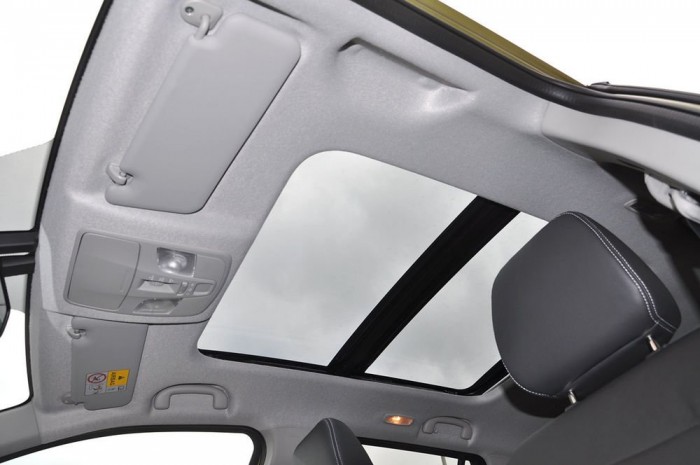 Egyvalamiben bajnok: a világ első kétrészes, mindkét részben nyíló panorámateteje  