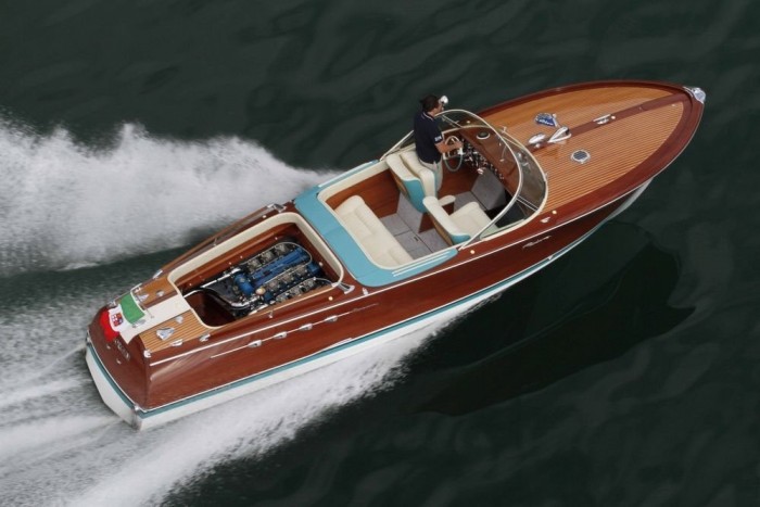 Két Lamborghini motor egy favázban 8