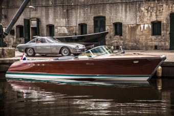 Két Lamborghini motor egy favázban