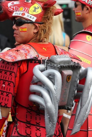 Lófejű szamurájok drukkolnak Alonsónak 10 | Vezess Vegyes kép: A szamurájt öblös V8-as hajtja!