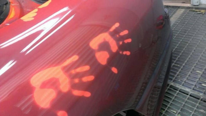 Esőben olvad le az autó színe 7 | Vezess Esőben olvad le az autó színe 7