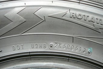 Nem tudják az autósok, hány éves a gumijuk