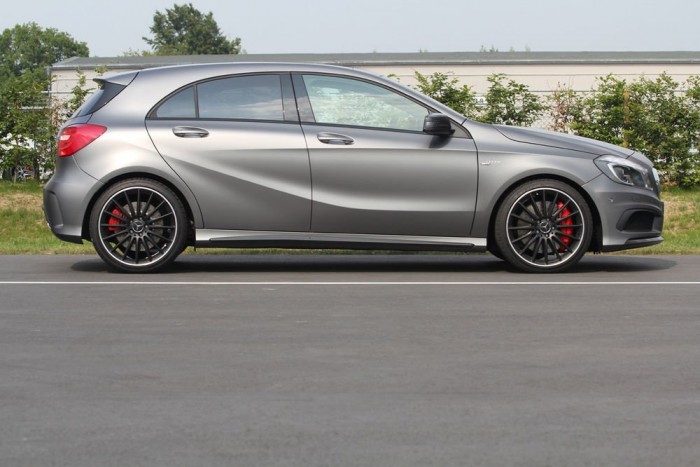 Gördeszkával nyomták le az új Mercit 7 | Vezess Gördeszkával nyomták le az új Mercit 7