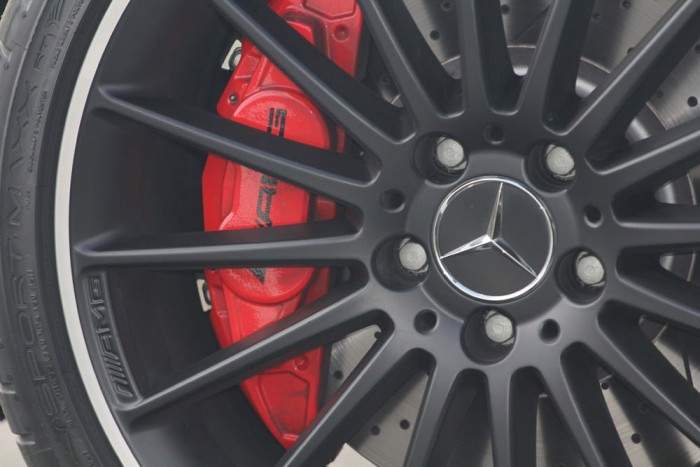 Gördeszkával nyomták le az új Mercit 8 | Vezess Gördeszkával nyomták le az új Mercit 8